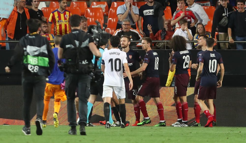 Jugadores de Valencia y Arsenal, a tortas