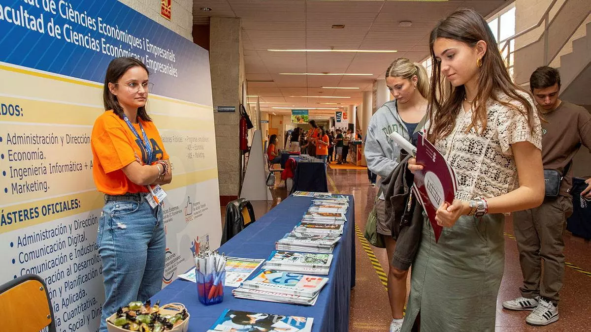 La UA abre el periodo de preinscripción para sus 65 másteres oficiales
