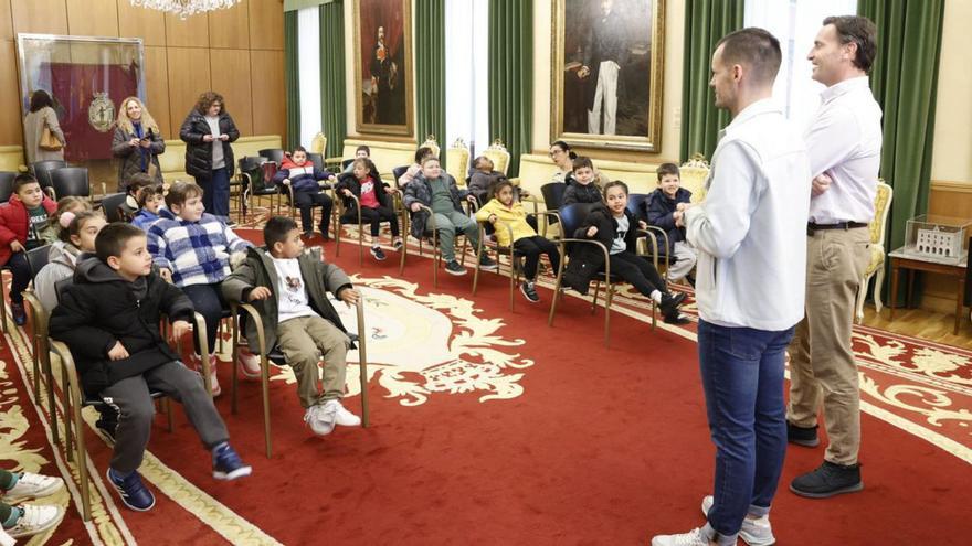 Recepción consistorial a los alumnos del Lloréu | ÁNGEL GONZÁLEZ