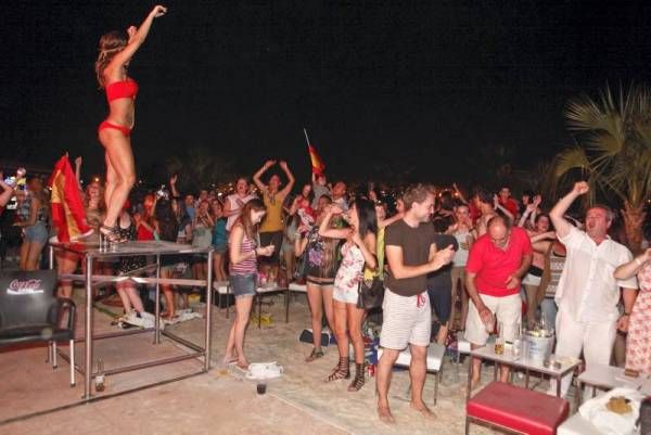 Cientos de personas festejan en Las Playas el pase a semifinales