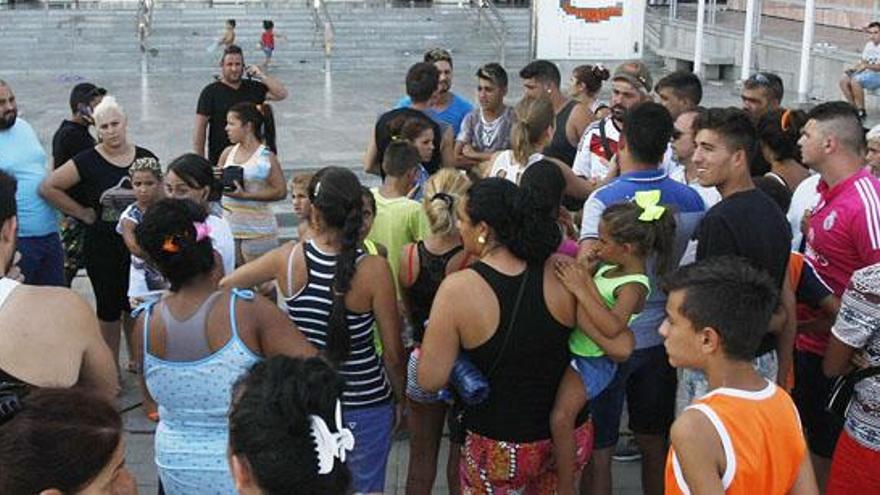 Los vecinos de los jóvenes acusados les defendieron en la Ciudad de la Justicia.