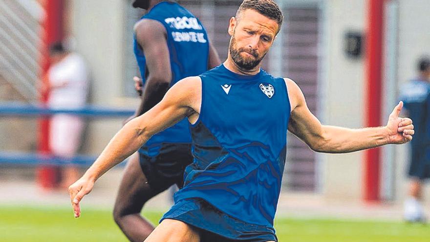 Mustafi sigue recuperándose en Múnich tras la operación