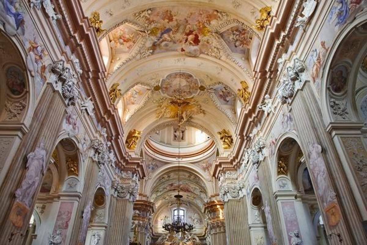 Interior de la iglesia de Santa Ana