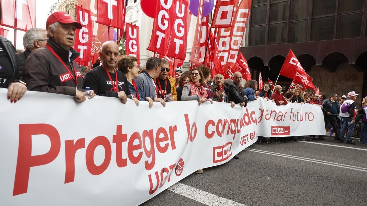 Los sindicatos salen a la calle este 1 de mayo por la reducción de la jornada laboral, en imágenes