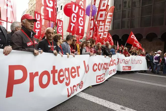 Los sindicatos salen a la calle en España este 1 de mayo por la reducción de la jornada laboral, en imágenes