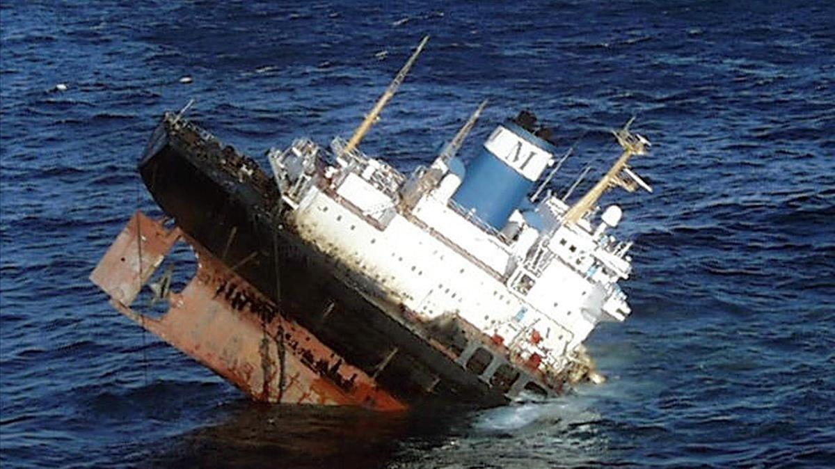 zentauroepp24190047 files  aerial view of the stricken bahamas flagged tanker pr181220111207