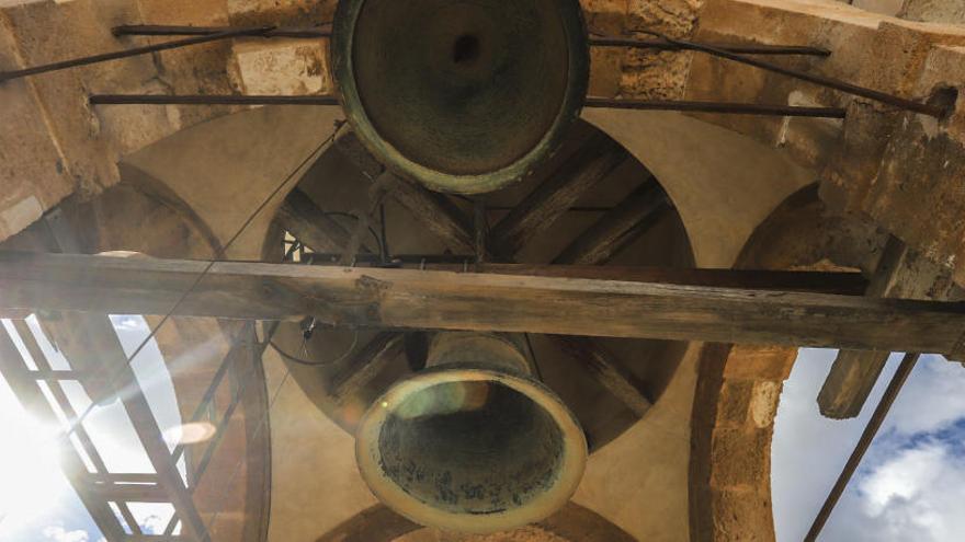 Campana de las horas de la Catedral de Orihuela, datadas en 1550/ Foto Tony Sevilla