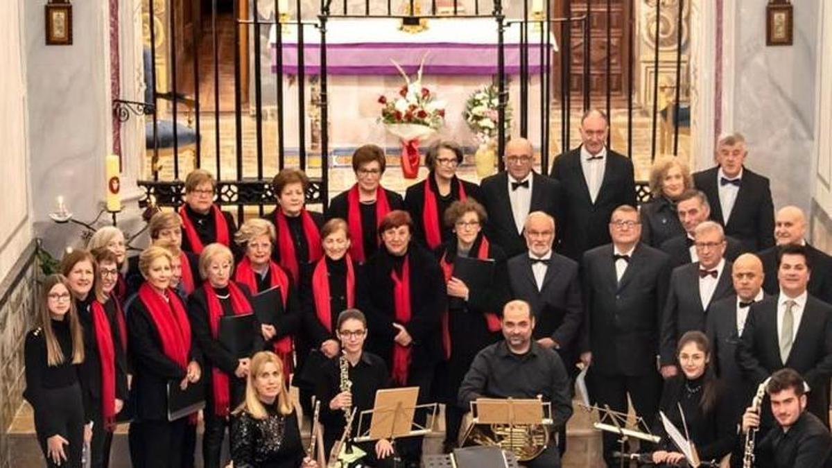 La Agrupació Coral Bocairent, que participa en la Trobada de l'Olleria, en una actuación.