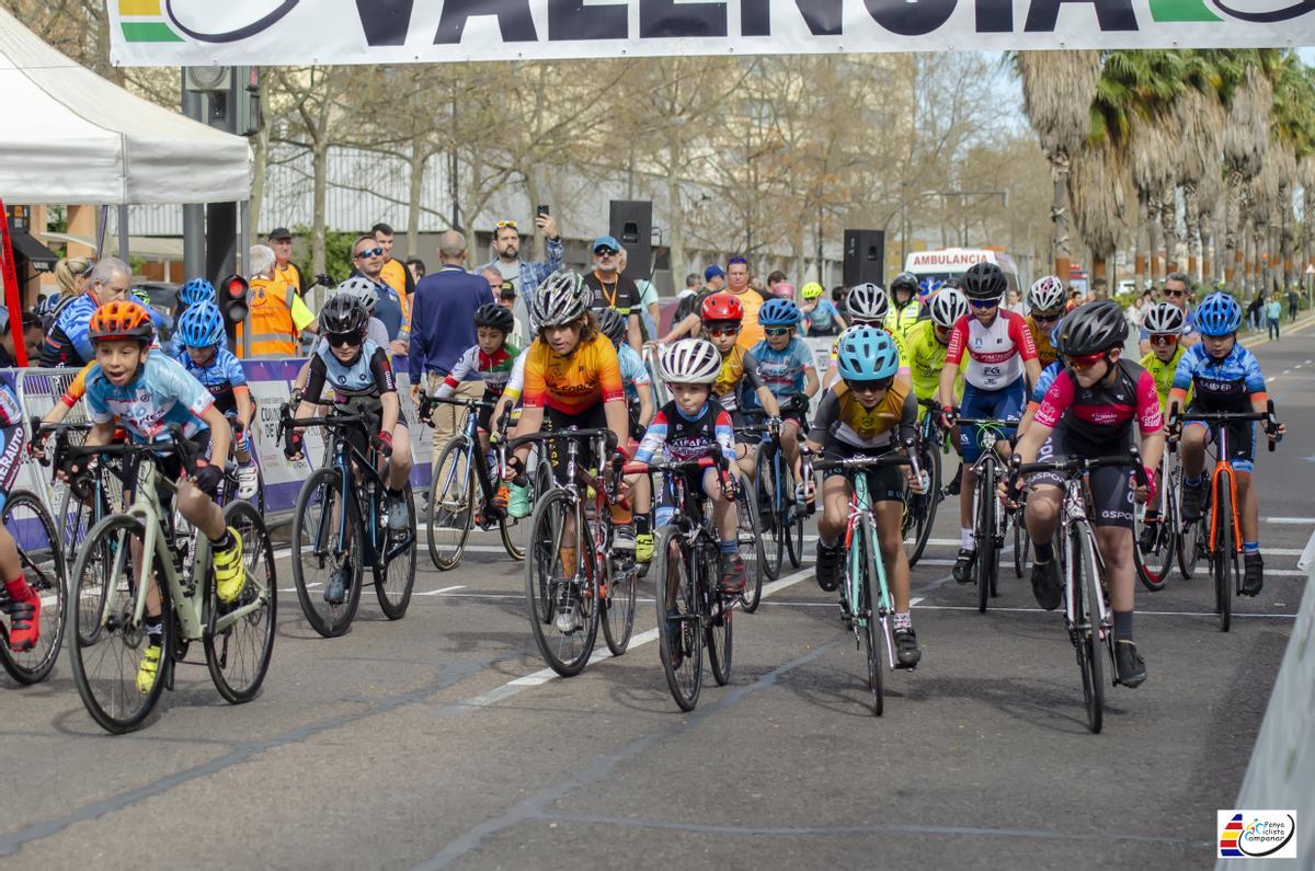 Participantes en el  Trofeo FDM-Valencia de Escuelas de Ciclismo.