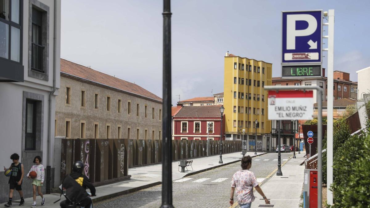 Una vista de la calle de Emilio Muñiz "El Negro" en Cimavilla.