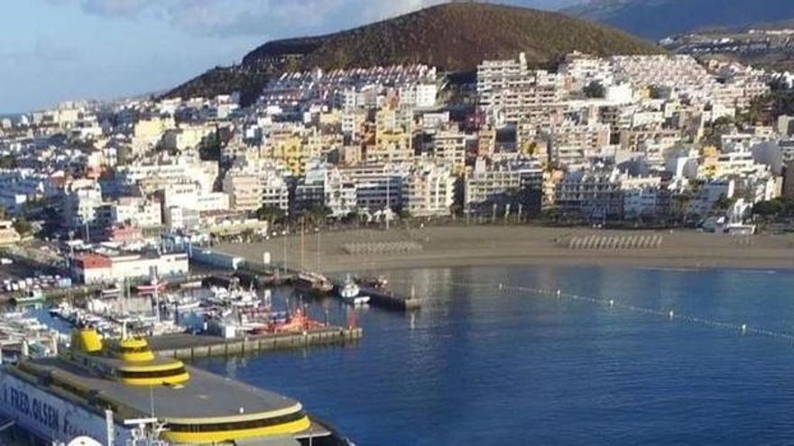 70-Year-Old Man Hospitalized in Serious Condition After Near-Drowning in Arona