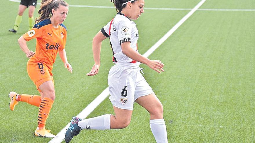 Paula Fernández juga amb el Rayo Vallecano