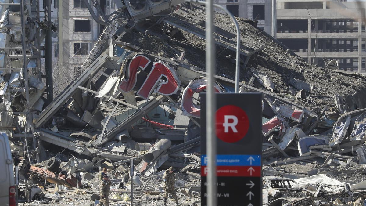 Kyiv shopping mall shelling