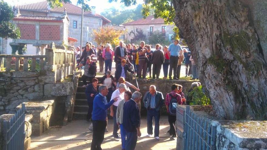 Vecinos de Moral visitan el santuario de Santa Mariña de Aguas Santas en Allariz