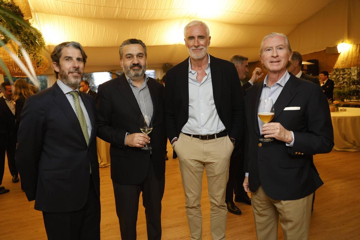 Por la izquierda, Jesús Doncel y Manolo Carrera, de Prensa Ibérica; Pablo González y Eduardo Davila, del Grupo Davila.