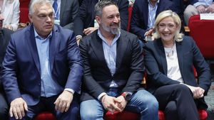 El presidente del Vox, Santiago Abascal (c) junto al primer ministro húngaro, Viktor Orbán (i), y la francesa Marine Le Pen (d), durante la cumbre de Patriots en Madrid el pasado mes de febrero. 