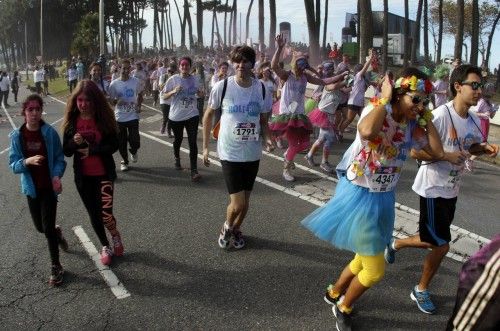 Samil se tiñe de múltiples colores con la Holi Run