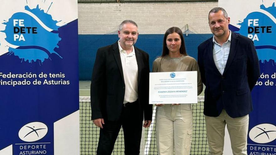 La prometedora tenista ovetense Eugenia Zozaya estrena las ayudas de la Federación Asturiana