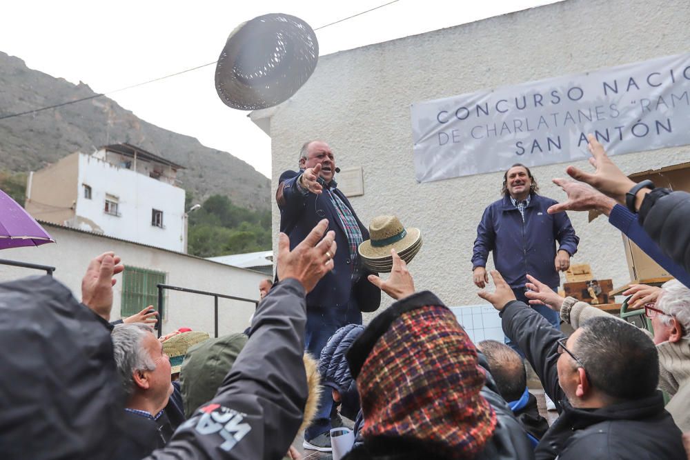 Orihuela celebra San Antón con el concurso de charlatanes, bendición y distinciones