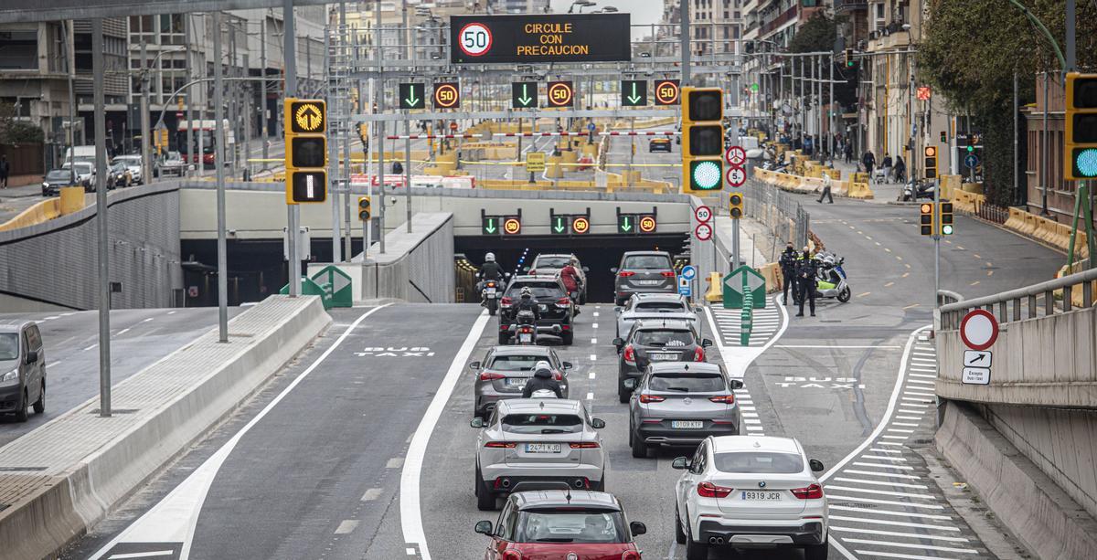 El túnel de les Glòries de Barcelona tindrà un carril menys en cada sentit fins a finals d’agost