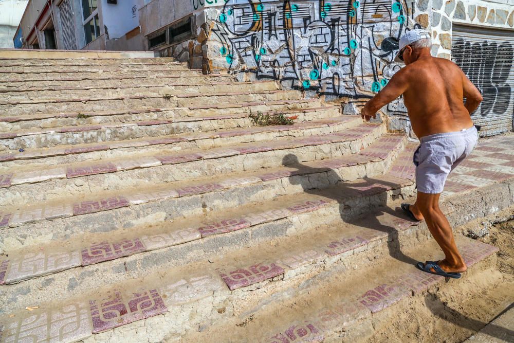 Deficiencias en accesos a la playa del Acequión