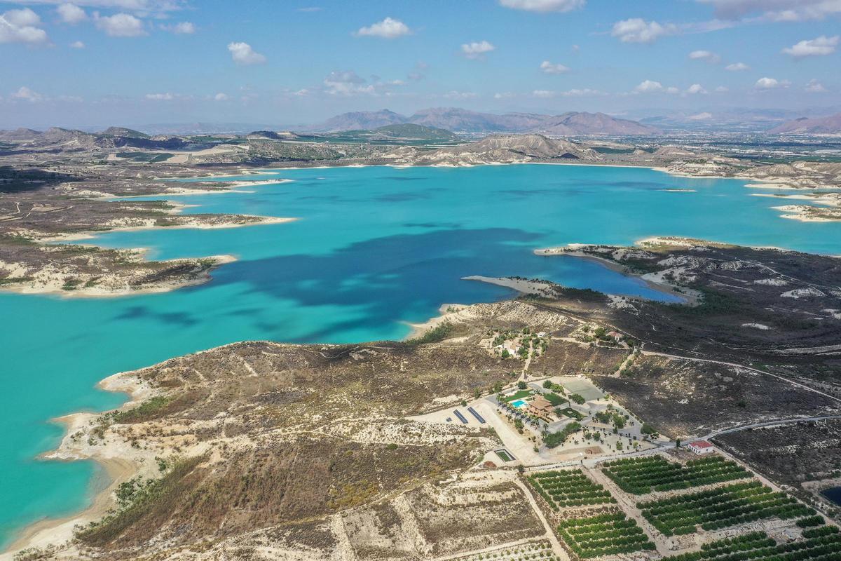 Embalse de La Pedrera al que llega buena parte de la producción de agua desalada de Torrevieja