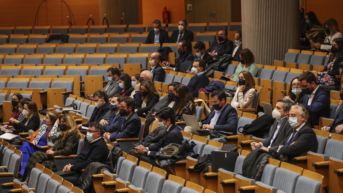 Profesionales del derecho mercantil durante la jornada