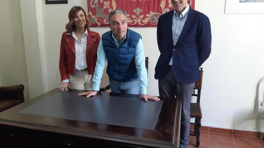 El consejero de la Presidencia, Administración Pública e Interior, Elías Bendodo, en una visita al Casino de Ronda, uno de los lugares emblemáticos vinculados a Blas Infante