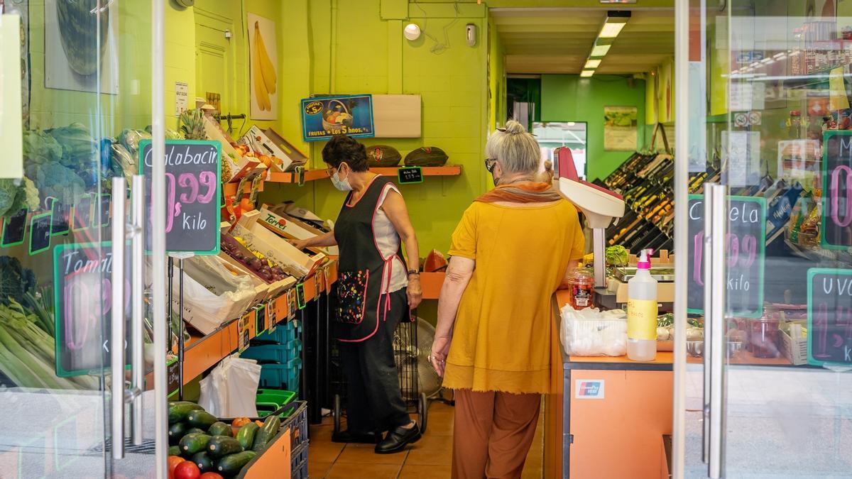 Frutería de la plaza de la Llibertat del barrio de Gràcia, en Barcelona