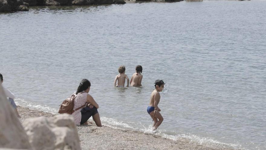 Muchos niños se han bañado en las playas de Mallorca.