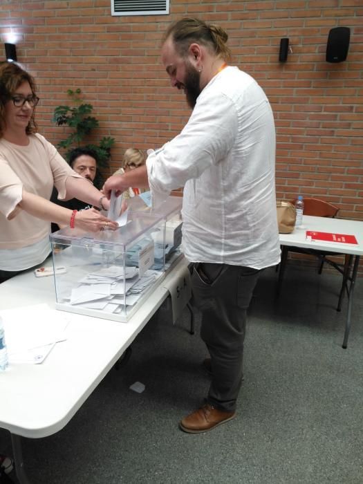 Lluís Albert Granell (Compromís) vota en Aldaia.