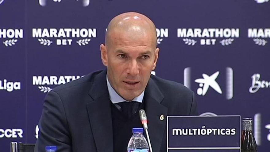 Zidane: &quot;Benzema no va a tirar la toalla&quot;