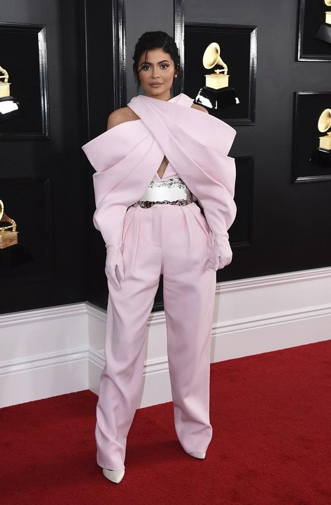 Kylie Jenner con look de Balmain Alta Costura en los premios Grammy 2019