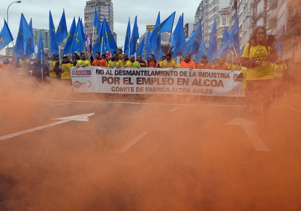 Manifestación en defensa del empleo en Alcoa