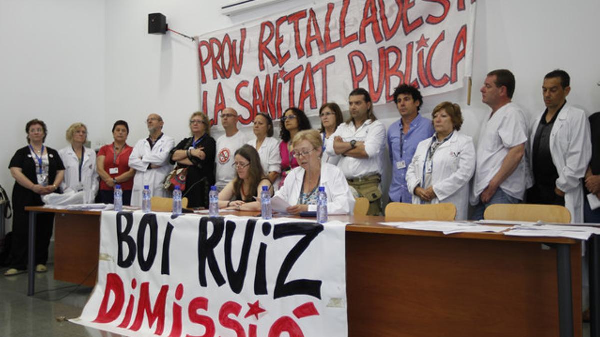 Trabajadores del Hospital de Sant Pau, reunido en asamblea, este miércoles.