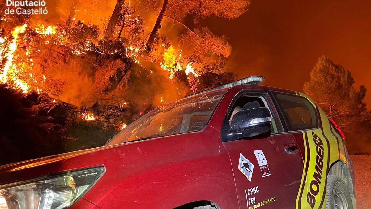 Imágenes de la virulencia de las llamas del #IFVillanuevaViver