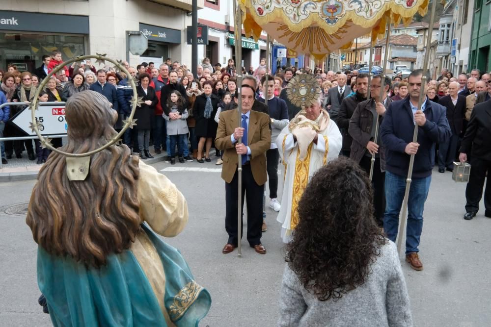 Procesión del Santo Encuentro en Campomanes