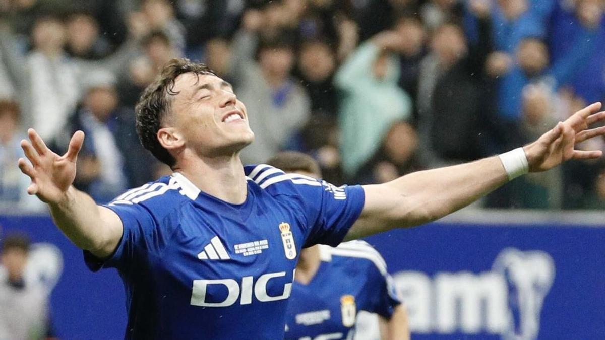 Fede Viñas celebra emocionado su gol ante el Racing de Ferrol. | LUISMA MURIAS