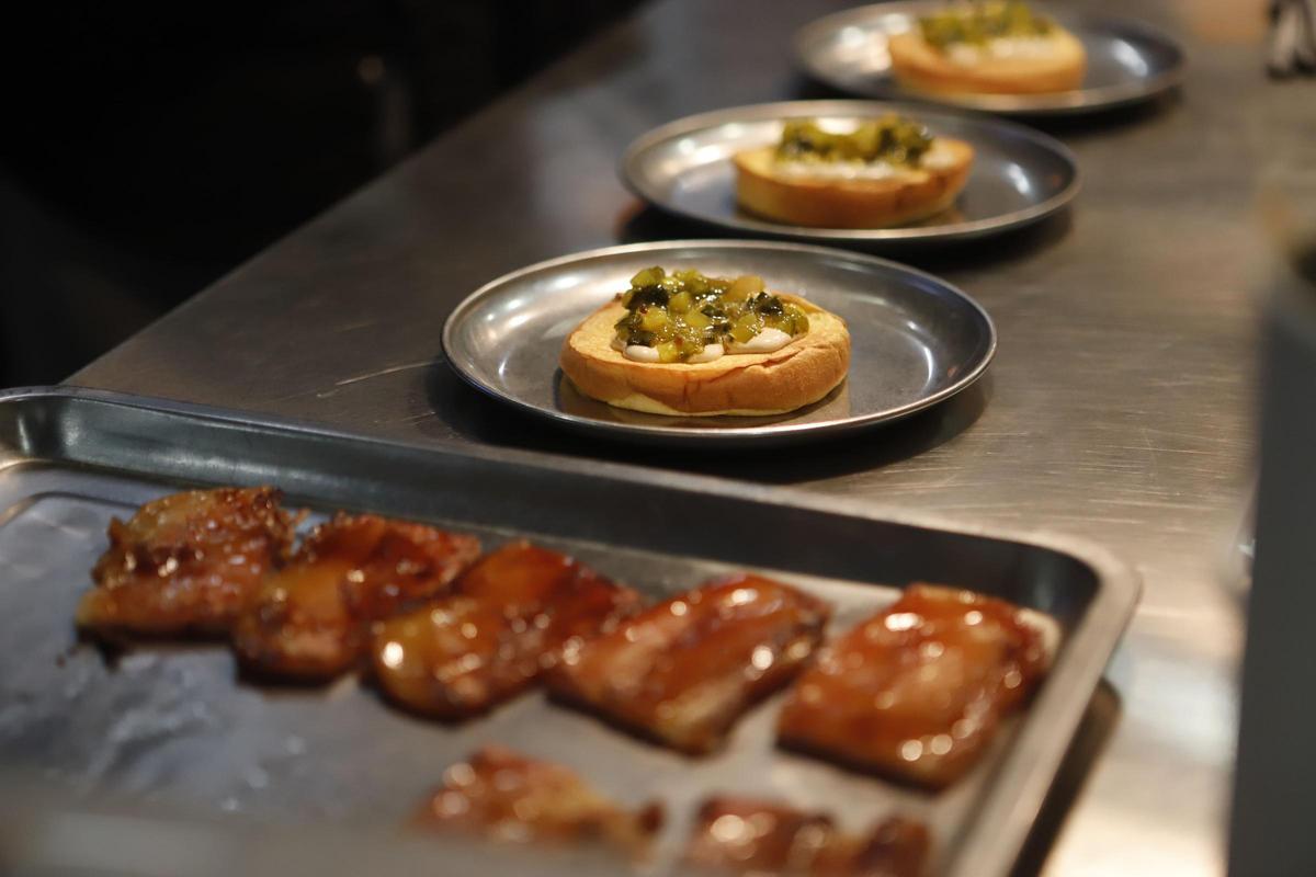 EN IMÁGENES | Nola Smoke competirá en el Campeonato de España de Hamburguesas con su propuesta Emmy Smoke