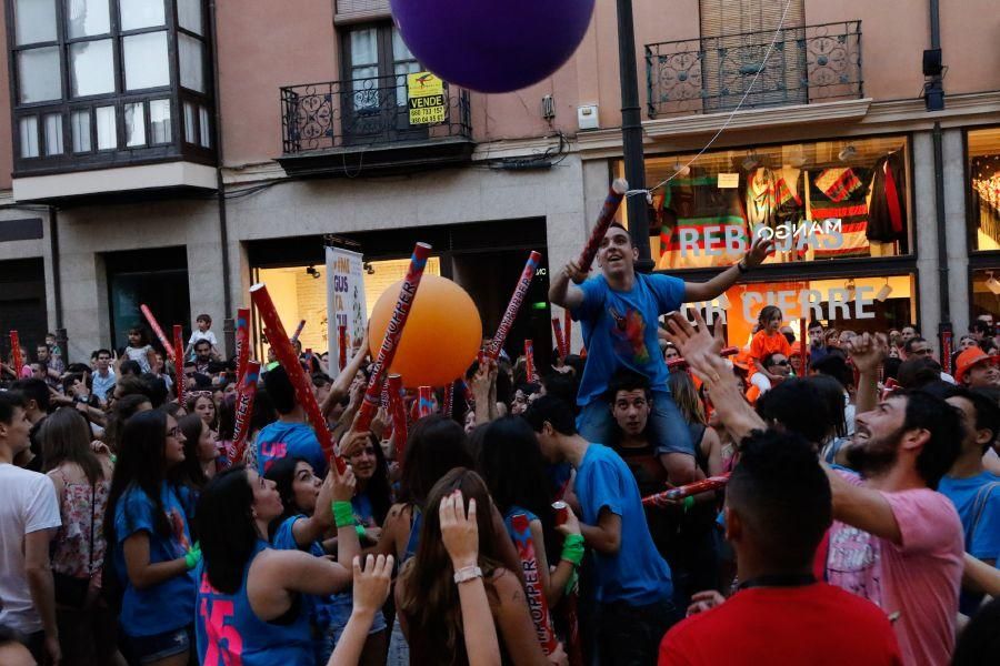 Los peñistas ponen el color en la iniciativa de Va