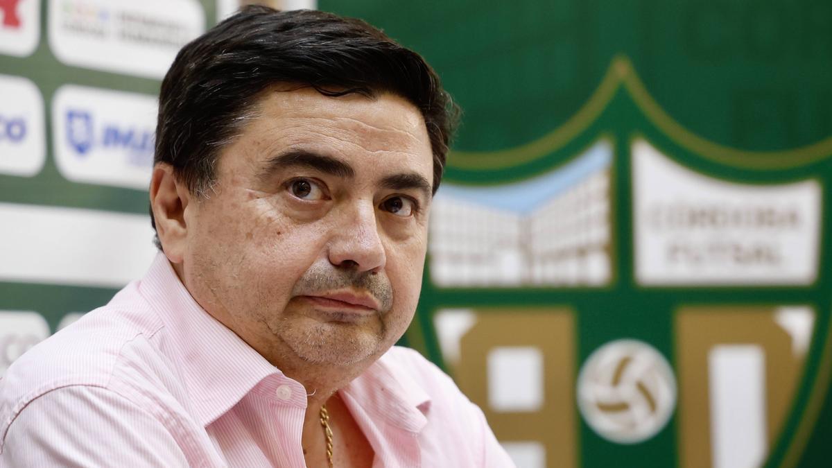 José García Román, presidente del Córdoba Futsal, en la presentación de David Fernández.