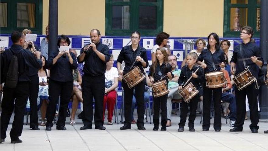 La colla la Brama, de Bonrepòs i Mirambell, a l&#039;inici de la mostra de Cant d&#039;Estil, ahir a la Beneficència.