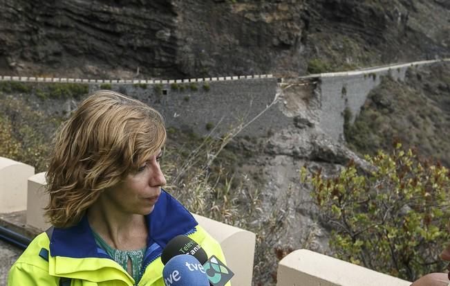 13/07/2016 Visita del presidente del Cabildo de Tenerife Carlos Alonso  junto a Técnicos para ver in situ el estado del derrumbe del talúd de la carretera que lleva a la Punta de Teno.José Luis González