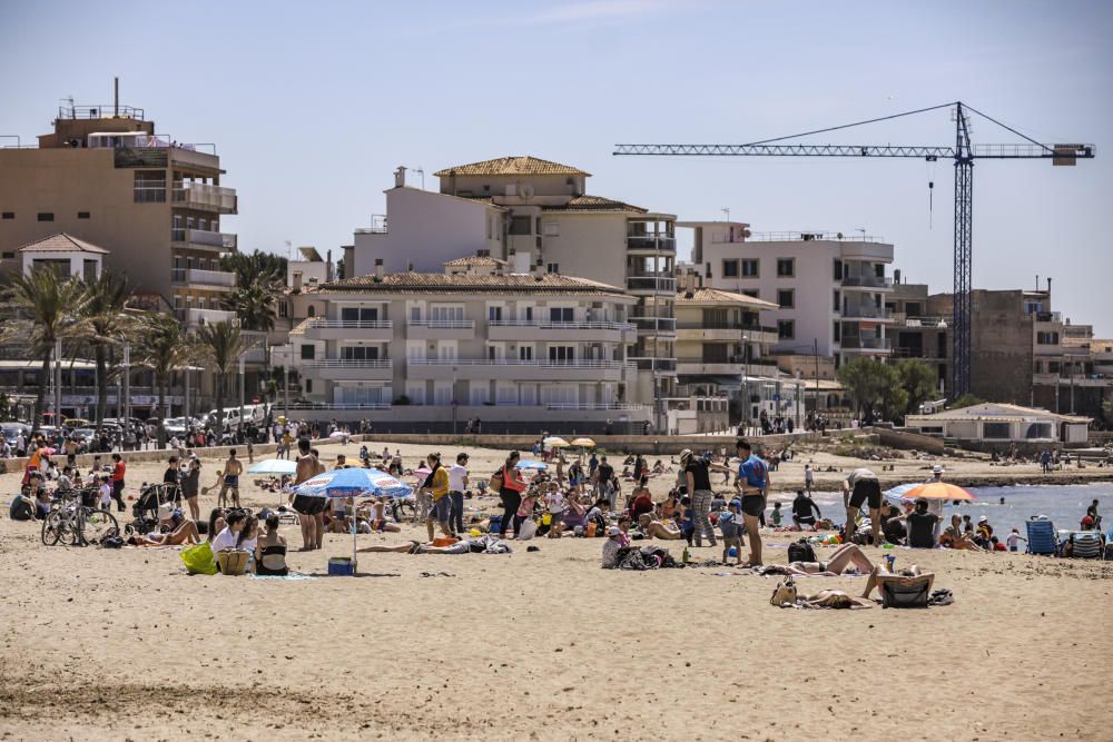 La Fiesta del Trabajo abarrota las playas de Palma