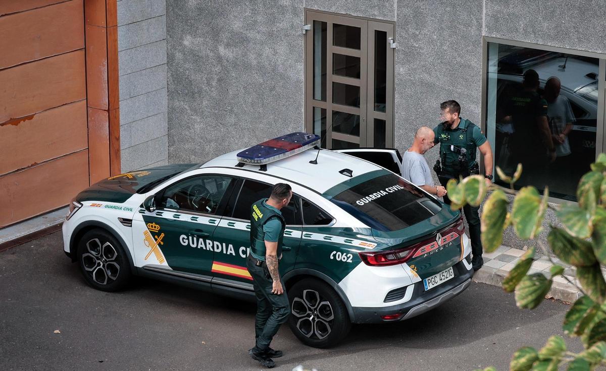 El presunto asesino entrando en los juzgados
