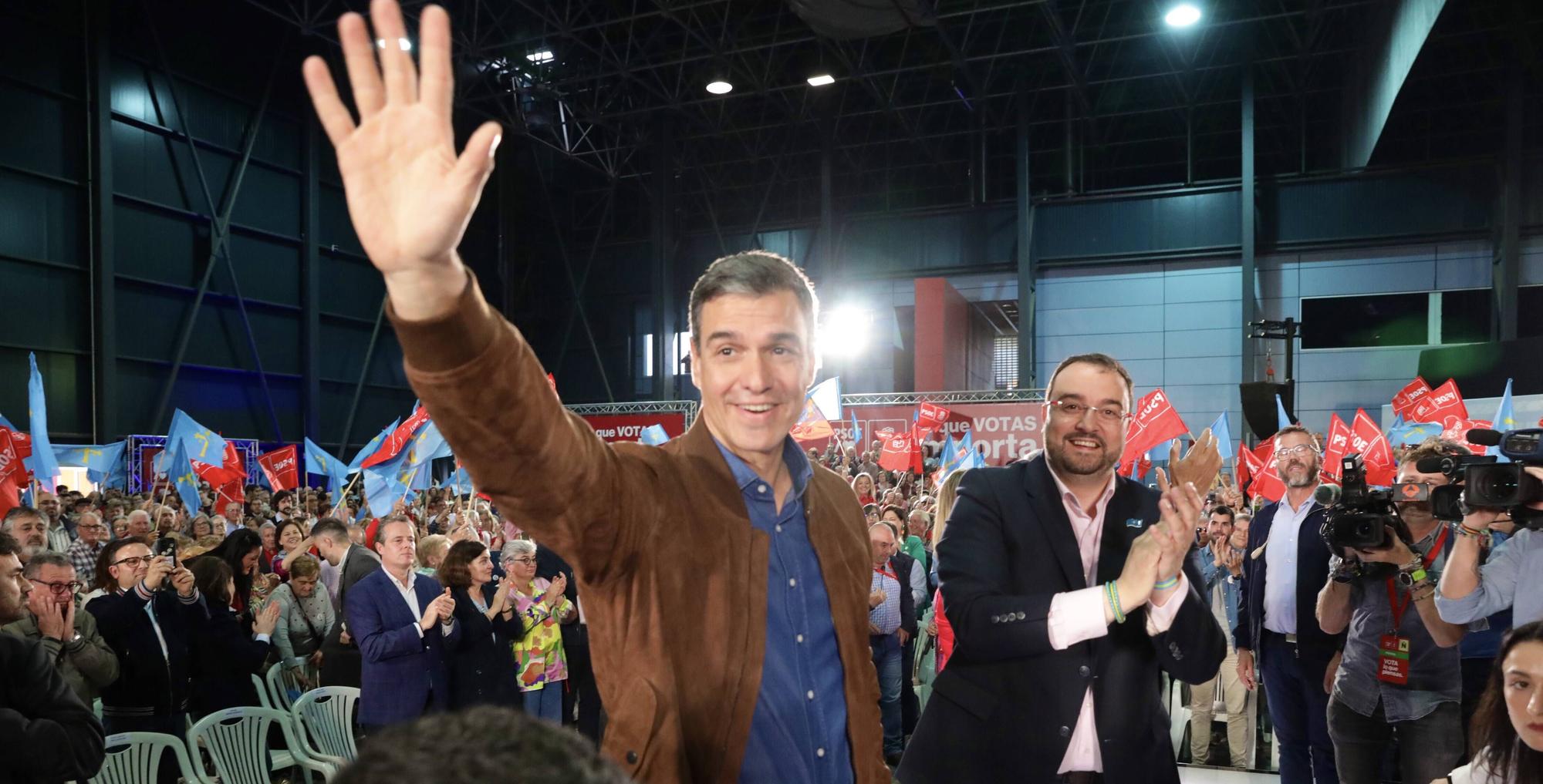 El mitin de Pedro Sánchez junto a Adrián Barbón en Gijón, en imágenes