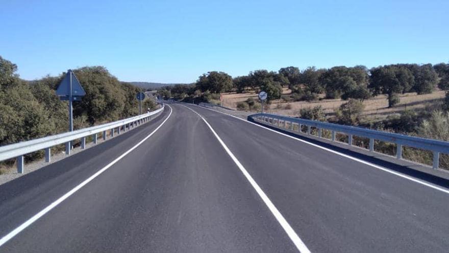 Imagen de la carretera A-435 después de las obras de mejora.