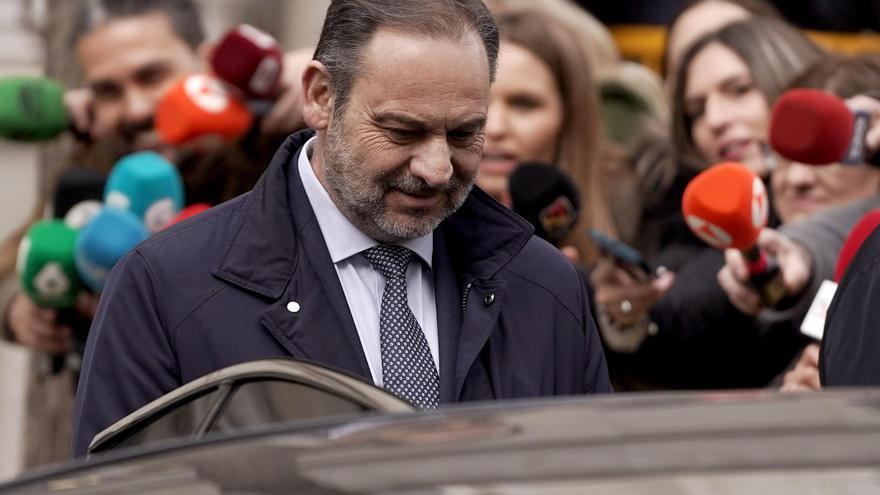 El Supremo prohíbe a Ábalos salir del país y le impone comparecencias quincenales
