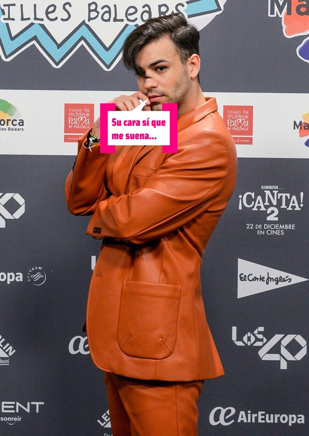 Agoney en un evento