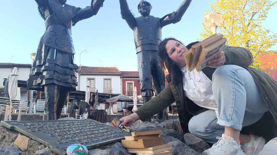 &quot;Suelta de Libros y Piedres&quot; en la plaza Les Campes